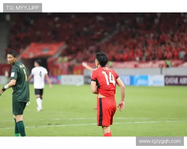 28岁蓉城中卫亚冠连犯错已送四球再成焦点